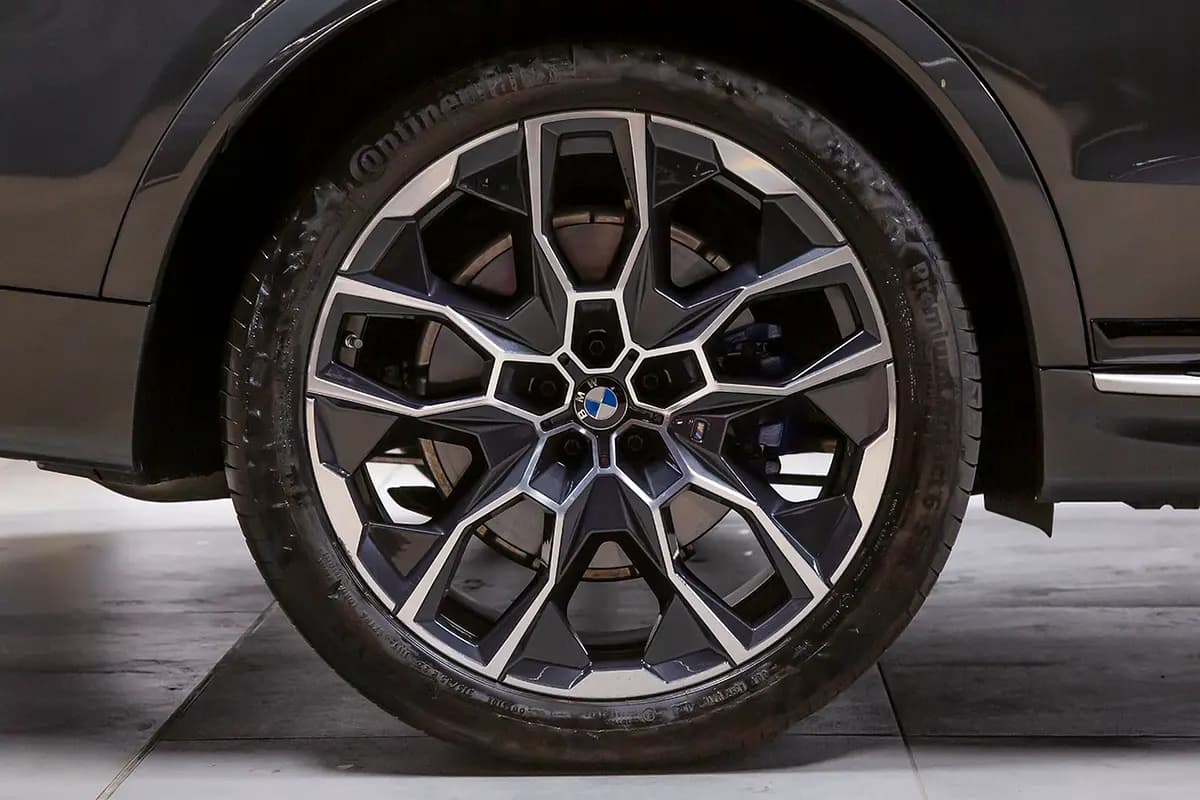 2025 BMW X7 xDrive40i M Sport thumbnail 5